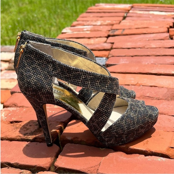 Michael Kors Black and Gold Textured snakeskin print Heels size 7 - Picture 7 of 15